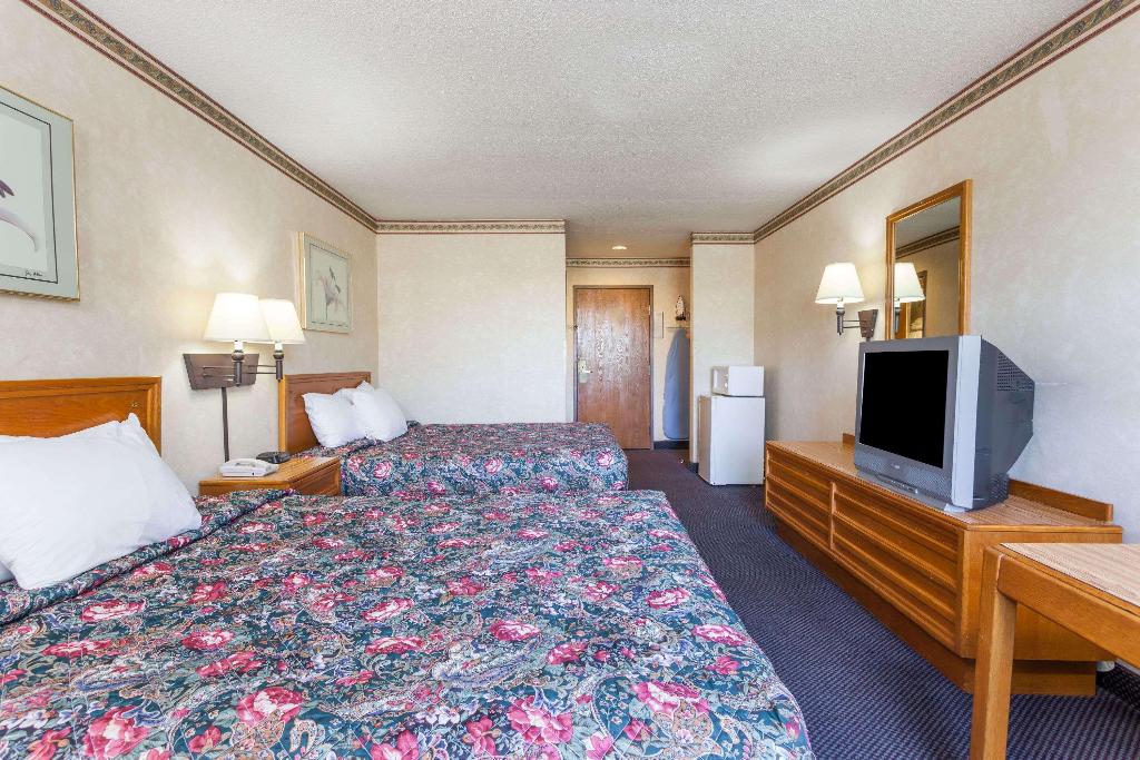 Days Inn & Suites by Wyndham Dundee