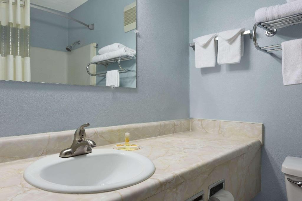 Days Inn By Wyndham Middletown