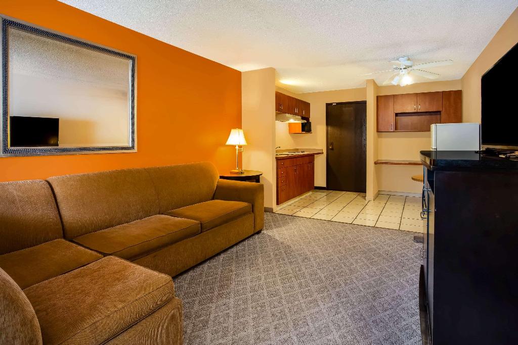 Days Inn & Suites By Wyndham Stevens Point