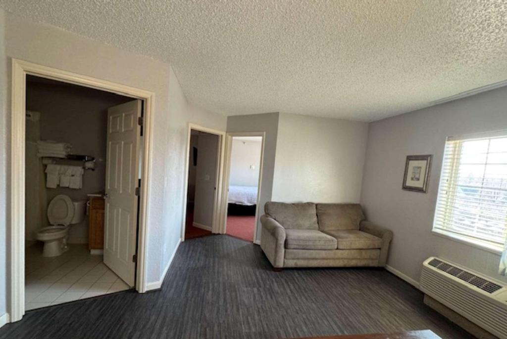 Days Inn & Suites by Wyndham Green Bay WI.