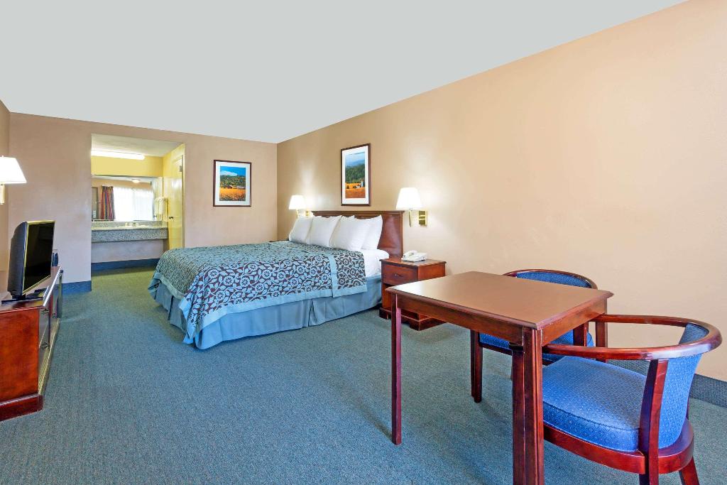 Days Inn By Wyndham Fontana / Rialto