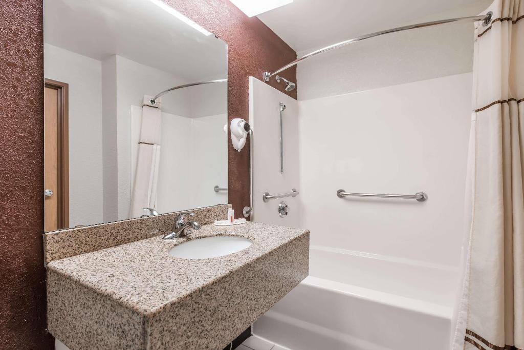 Days Inn & Suites By Wyndham Casey