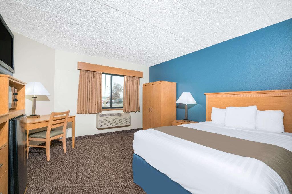 Days Inn & Suites By Wyndham Baxter Brainerd Area