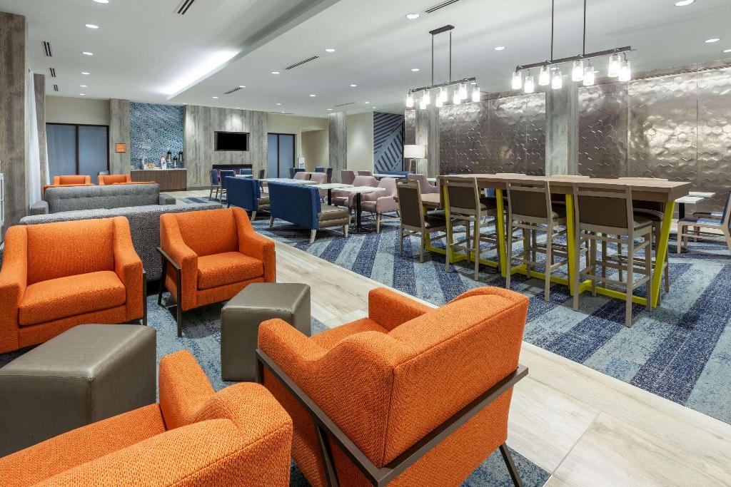 Howard Johnson Hotel - Middletown