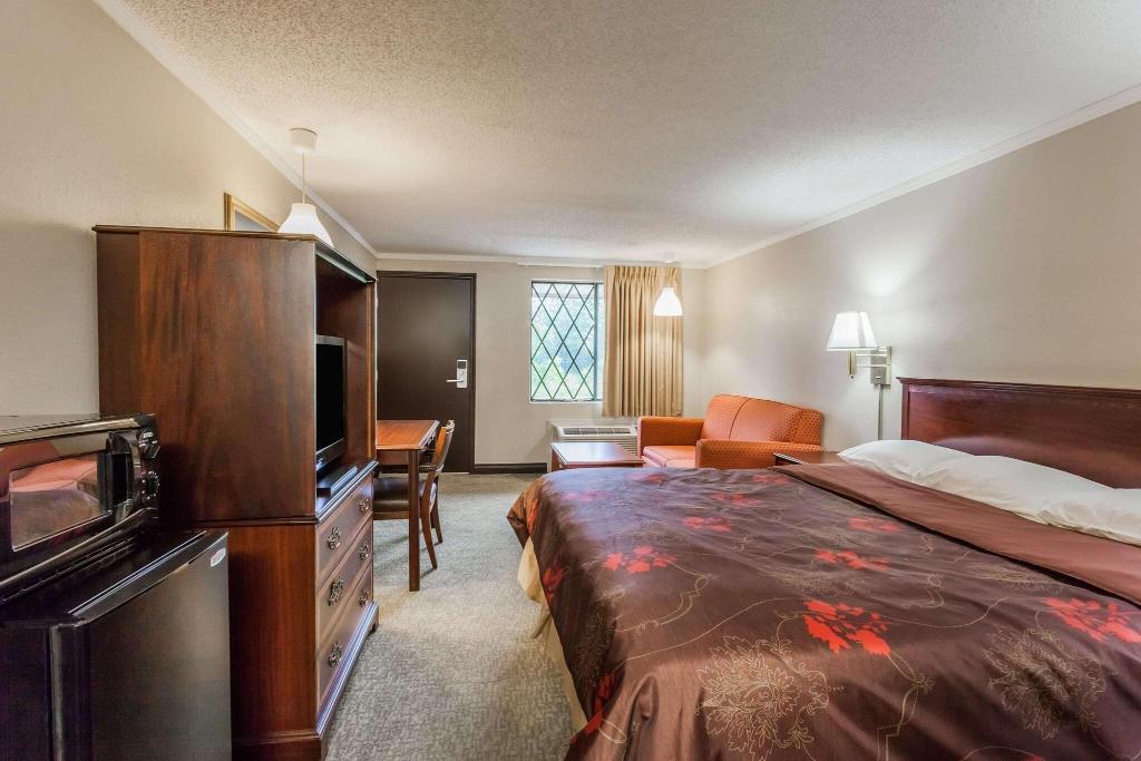 Knights Inn Detroit Area/Farmington Hills