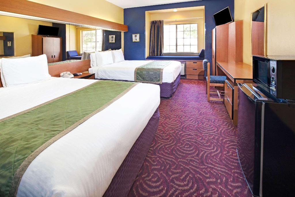 Econo Lodge Inn & Suites