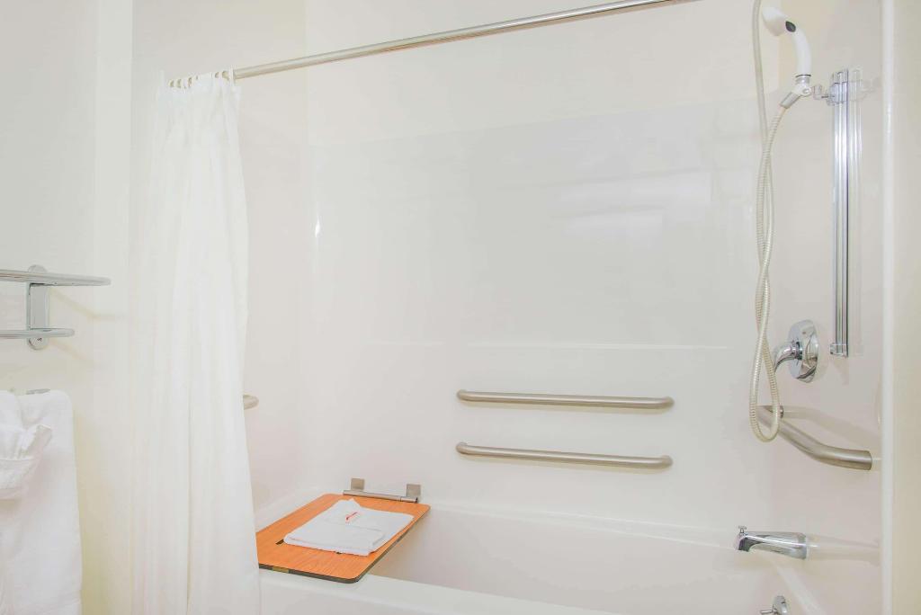 Microtel Inn & Suites By Wyndham Plattsburgh