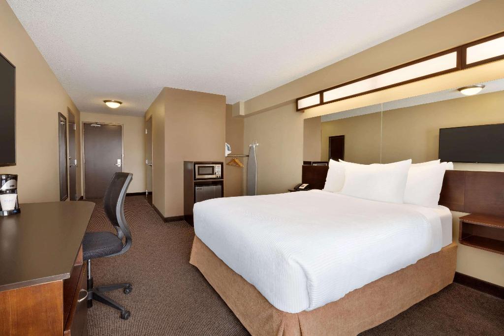 Microtel Inn & Suites By Wyndham Weyburn