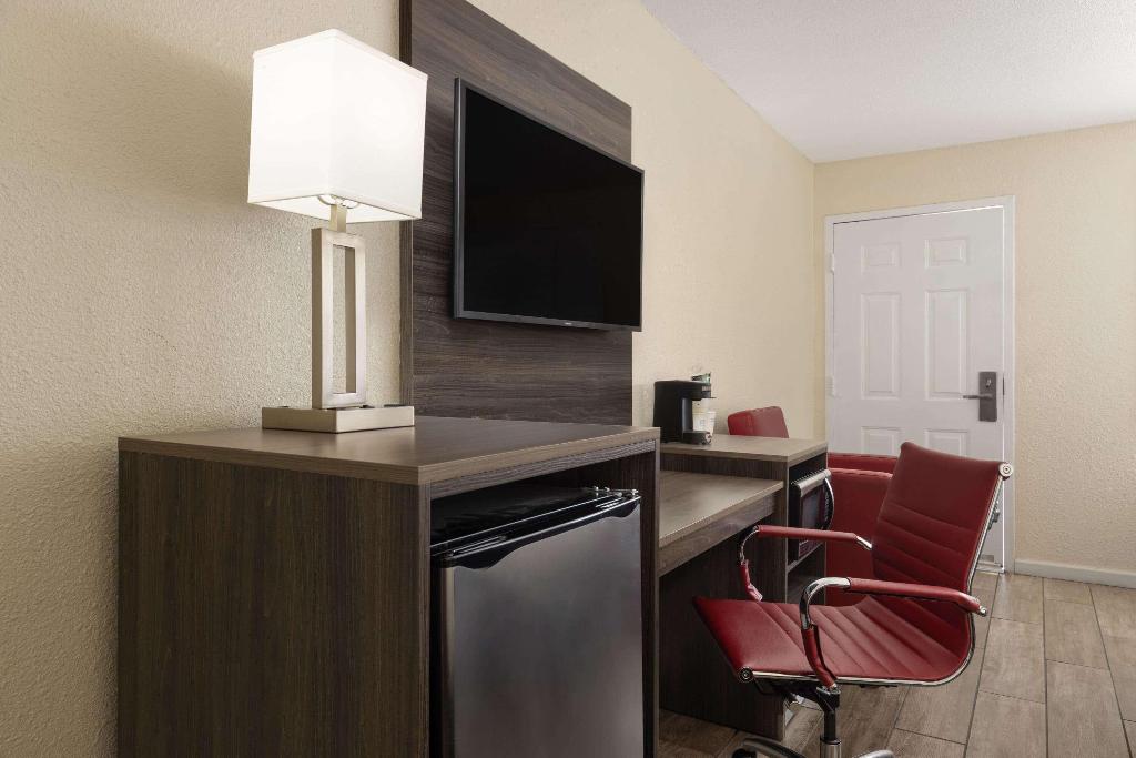 Ramada by Wyndham Kingman