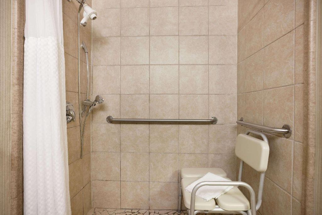 Ramada by Wyndham Newark - Wilmington