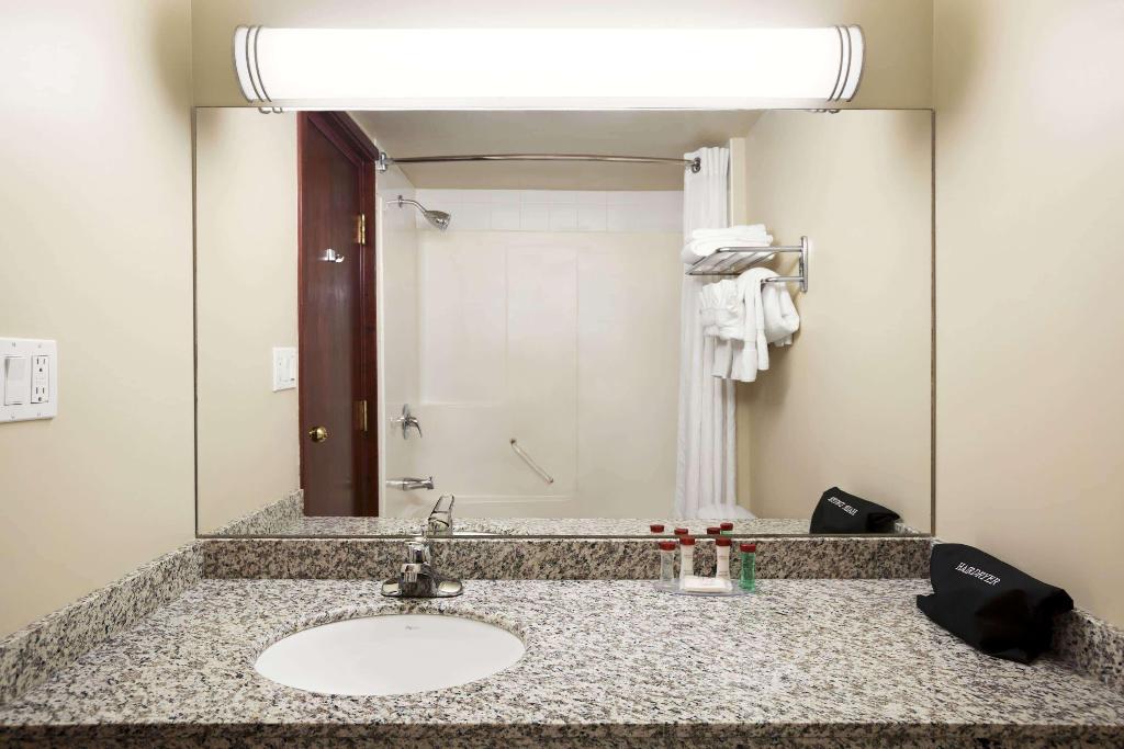 Ramada By Wyndham Edson