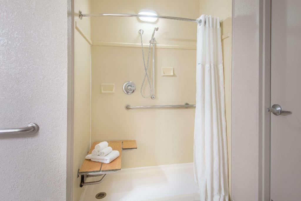 Ramada By Wyndham Cumberland Downtown