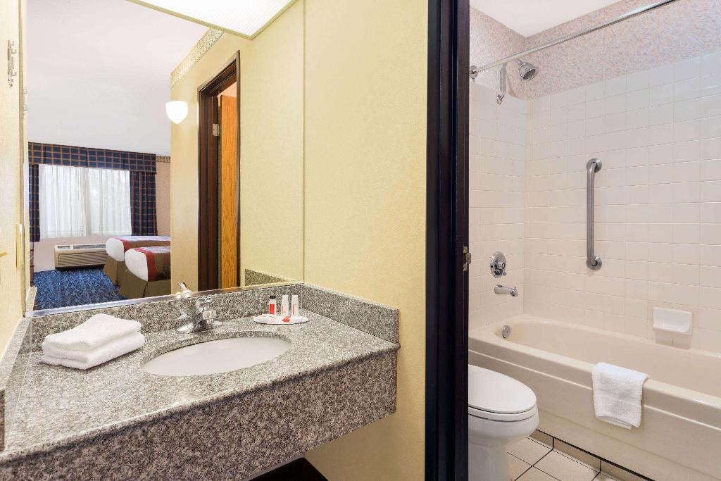 Ramada By Wyndham Kent Seattle Area
