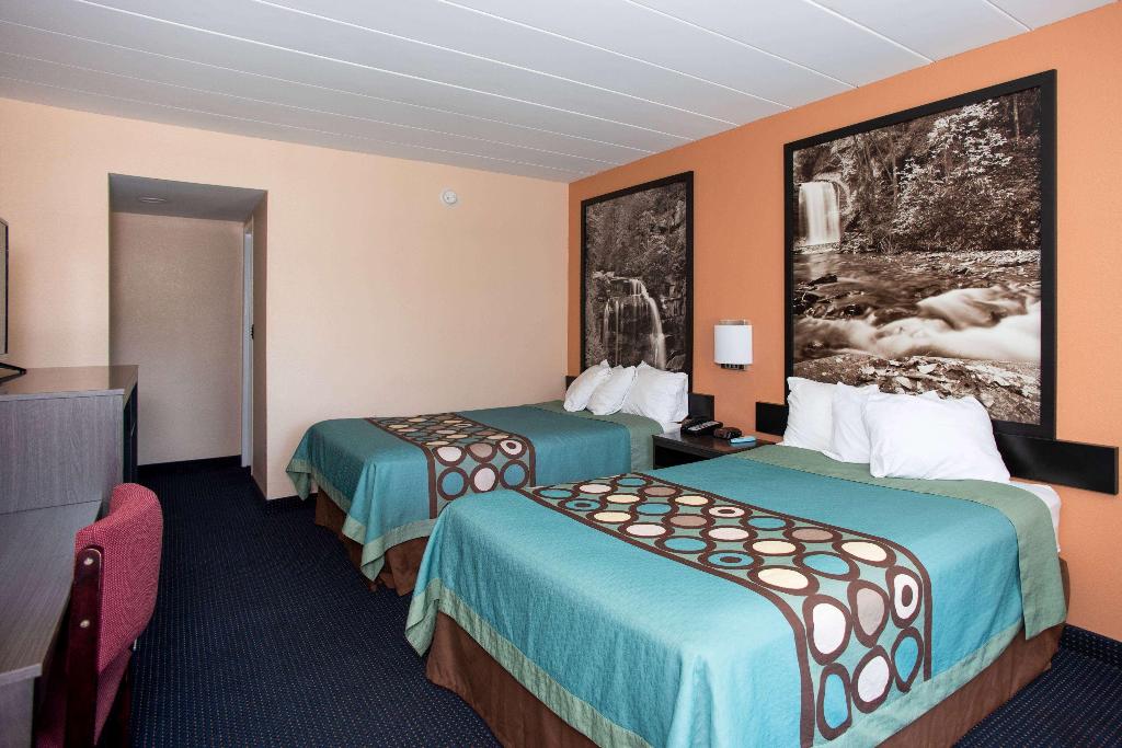 Super 8 By Wyndham Black Mountain