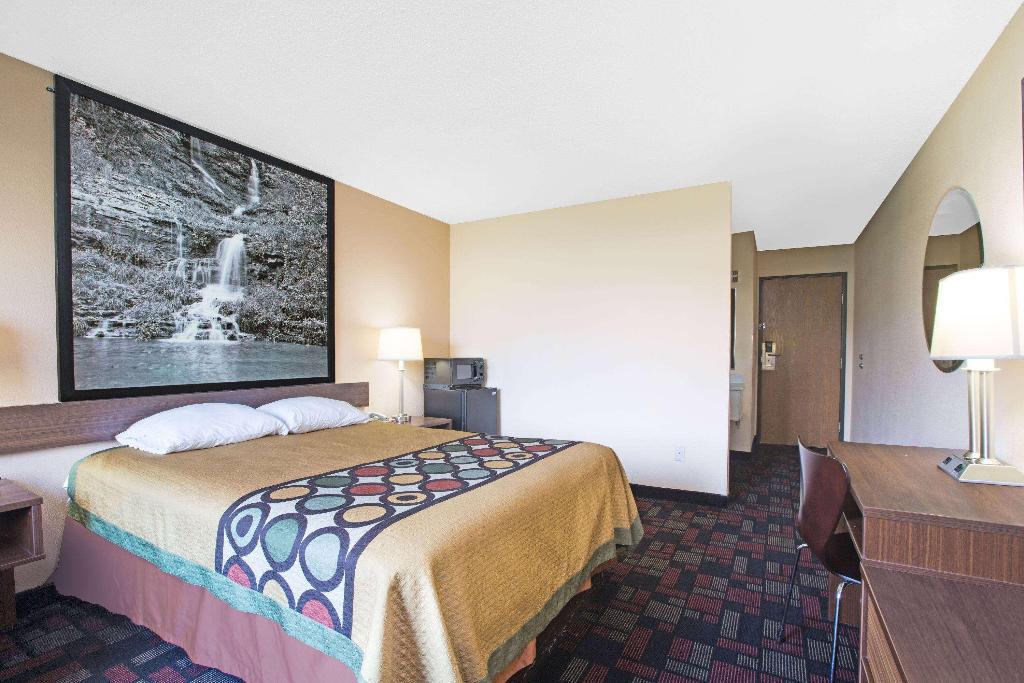 Super 8 By Wyndham Boonville