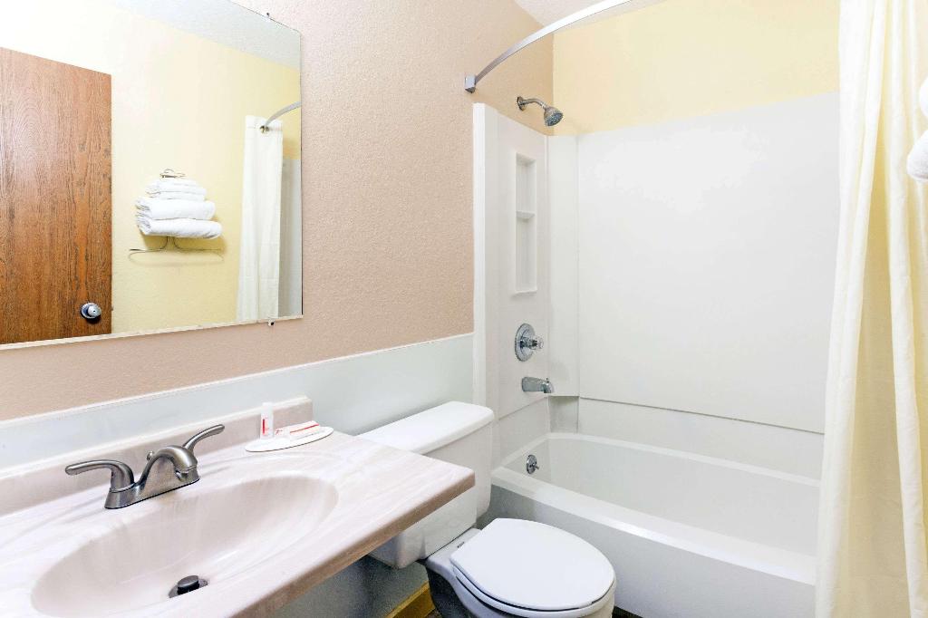 Super 8 By Wyndham Bath Hammondsport Area