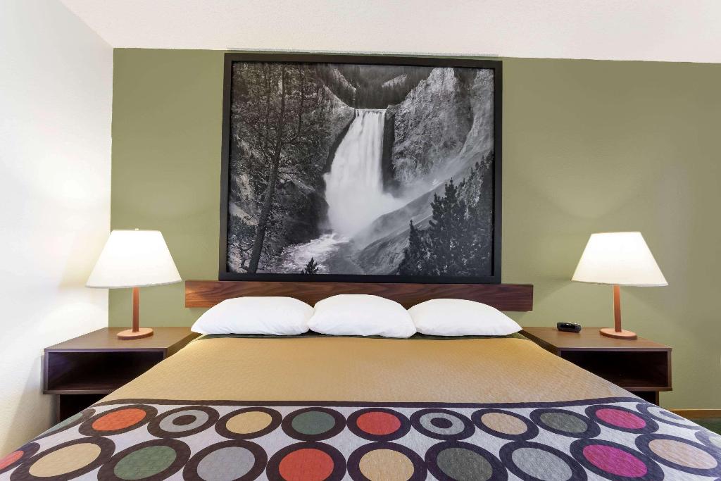 Super 8 By Wyndham Livingston