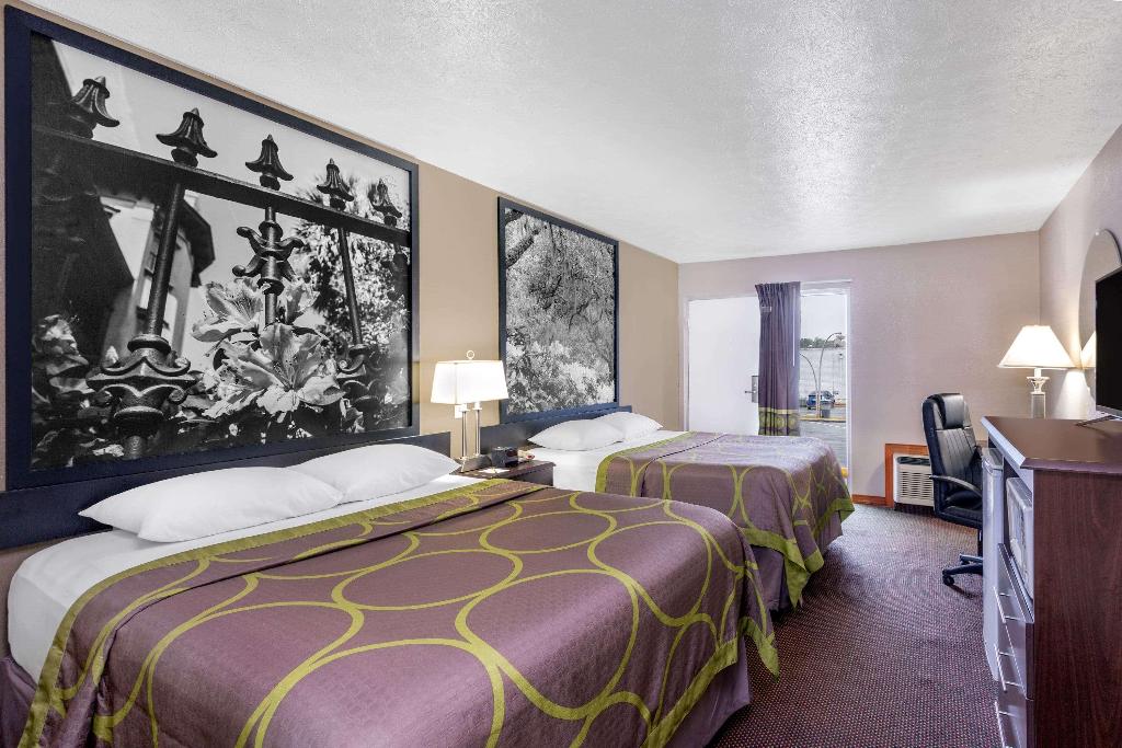 Super 8 By Wyndham Locust Grove