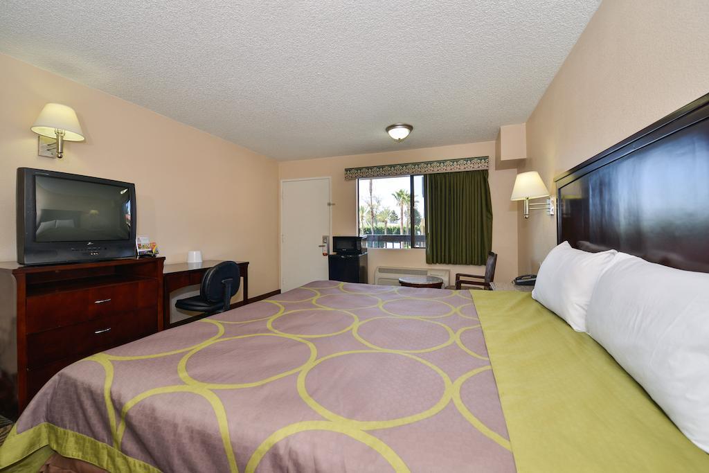 Super 8 Ontario CA