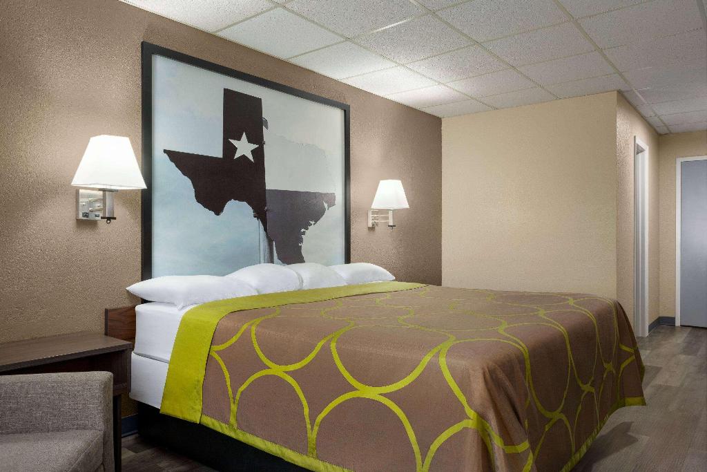 Super 8 By Wyndham Gainesville Tx