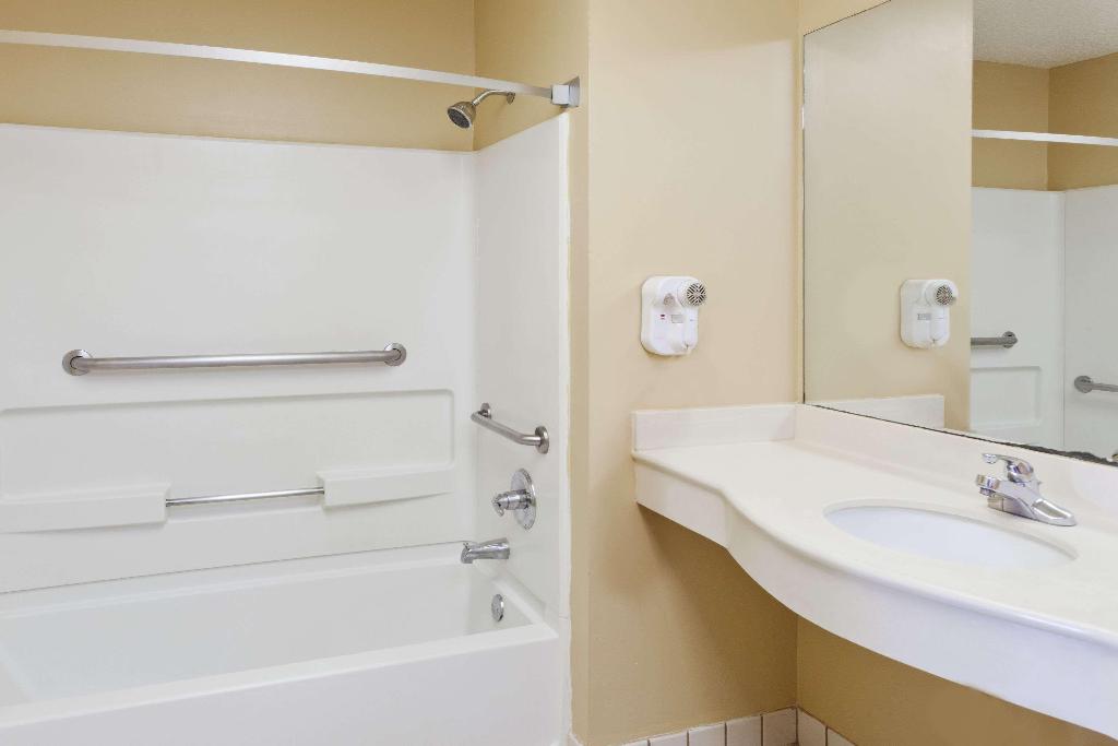 Super 8 By Wyndham Ft. Oglethorpe Ga/Chatt Tn Area