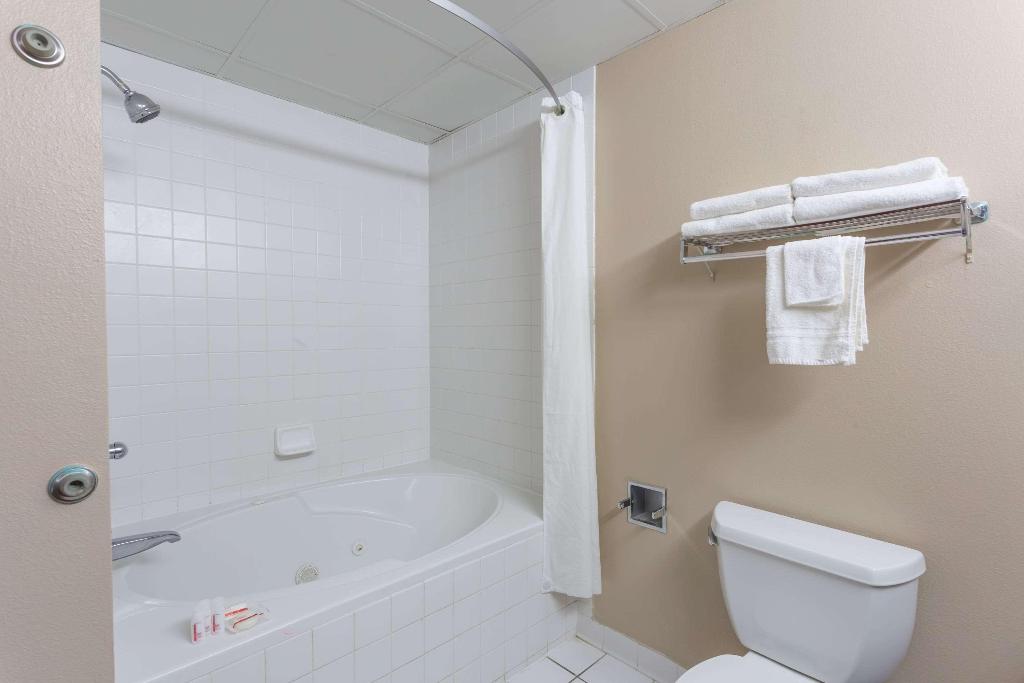 Super 8 By Wyndham Indianola