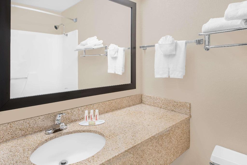 Super 8 By Wyndham Marshalltown