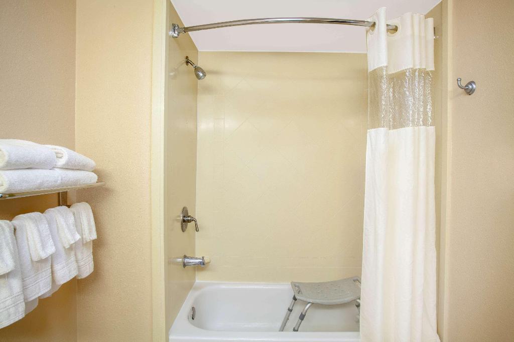 Days Inn By Wyndham Statesboro