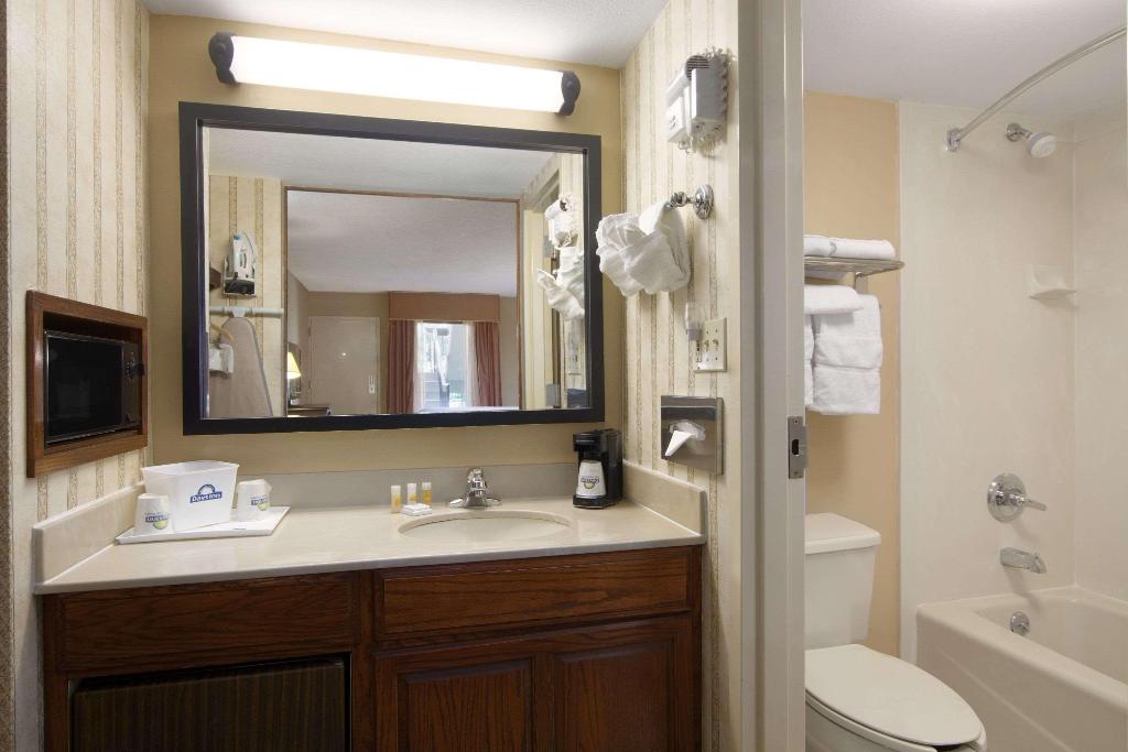 Days Inn by Wyndham Longview South