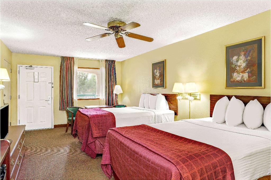 Days Inn & Suites by Wyndham Peachtree City