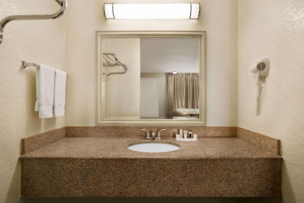 Super 8 by Wyndham Corsicana