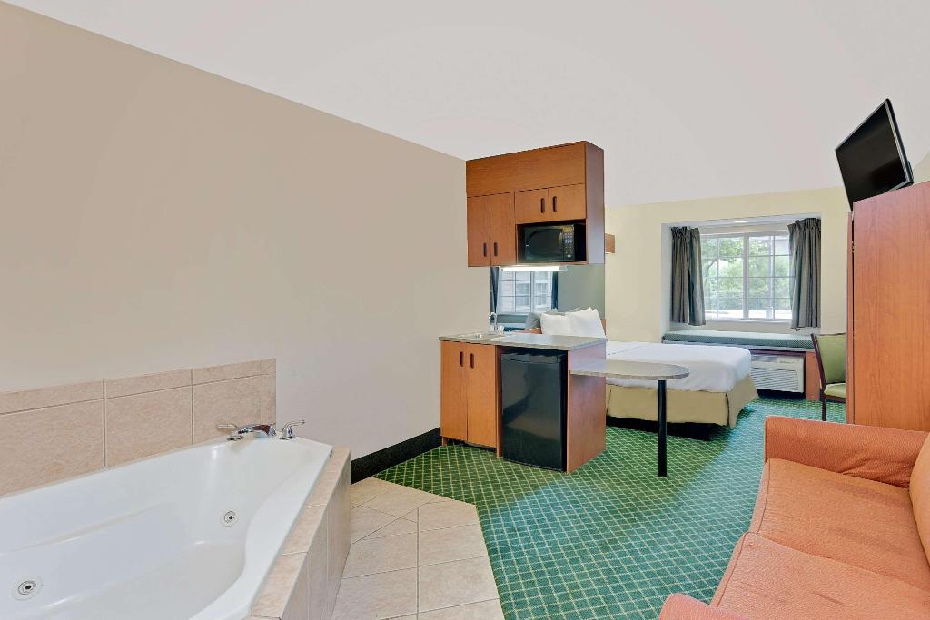Microtel Inn & Suites Wyndham Augusta Riverwatch