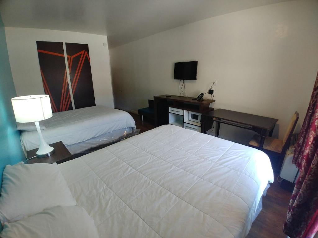 Howard Johnson by Wyndham Pecos