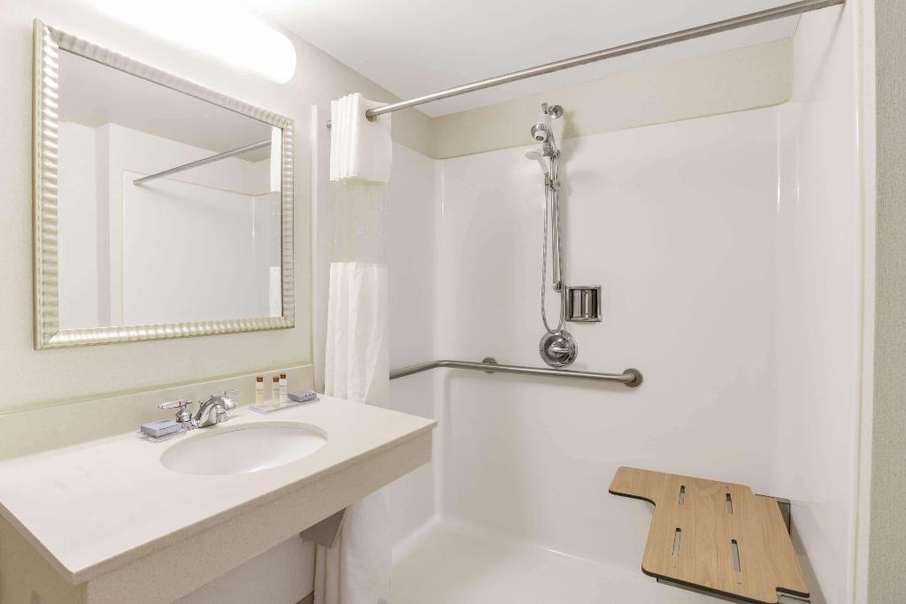 Wingate By Wyndham Bridgeport
