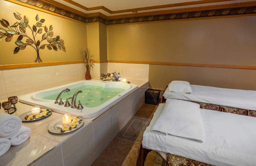 Holiday Resort & Spa - Sports and Entertainment