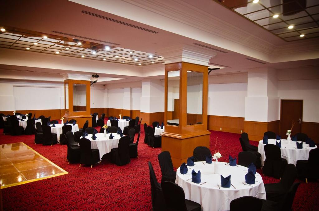 Holiday Resort & Spa - Conferences