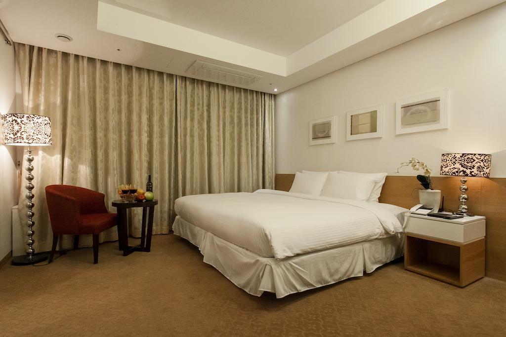 Pharos Hotel