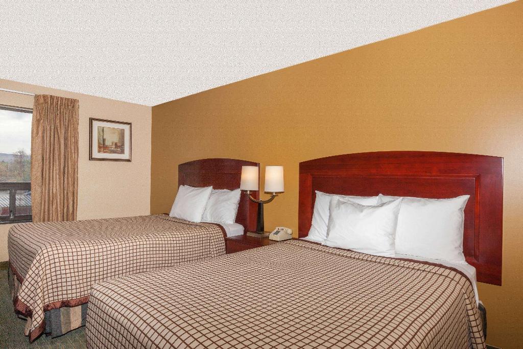 Days Inn By Wyndham Utica