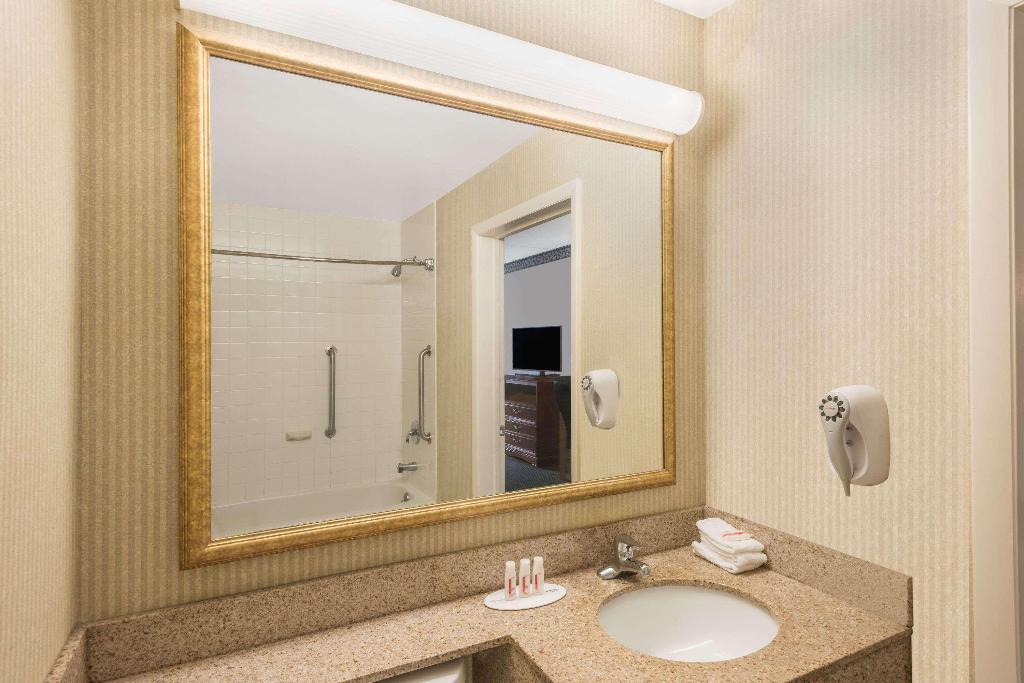 Days Inn by Wyndham Rutland/Killington Area