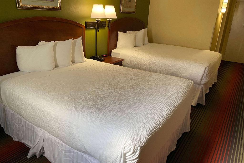 Ramada by Wyndham Rochelle Park Near Paramus