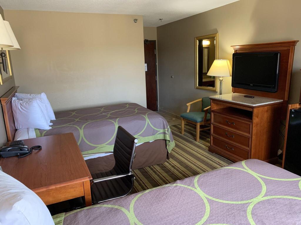 Super 8 By Wyndham Tilton/Lake Winnipesaukee