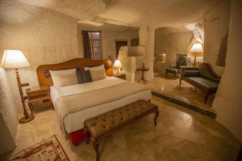 Artemis Cave Suites