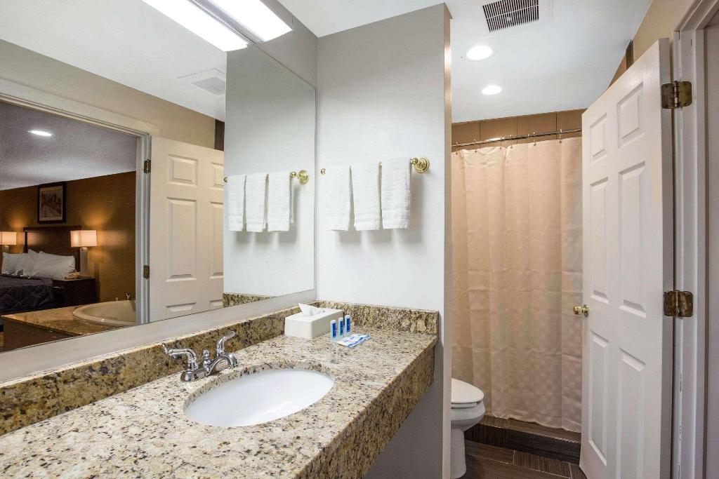 Rodeway Inn Lyons - La Grange