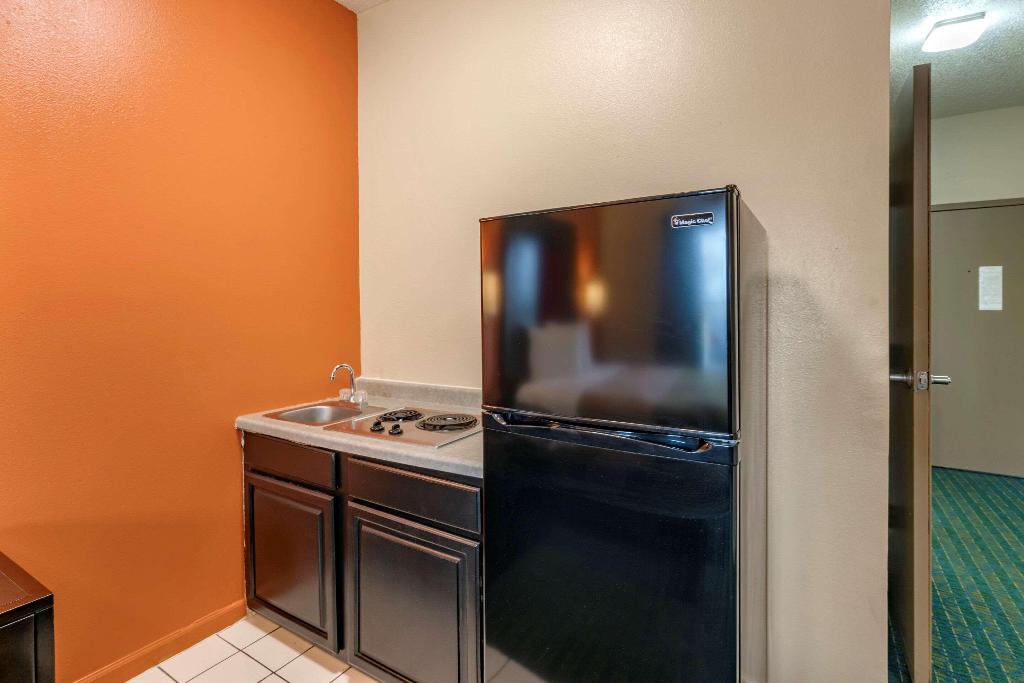 Econo Lodge  Inn & Suites Granite City