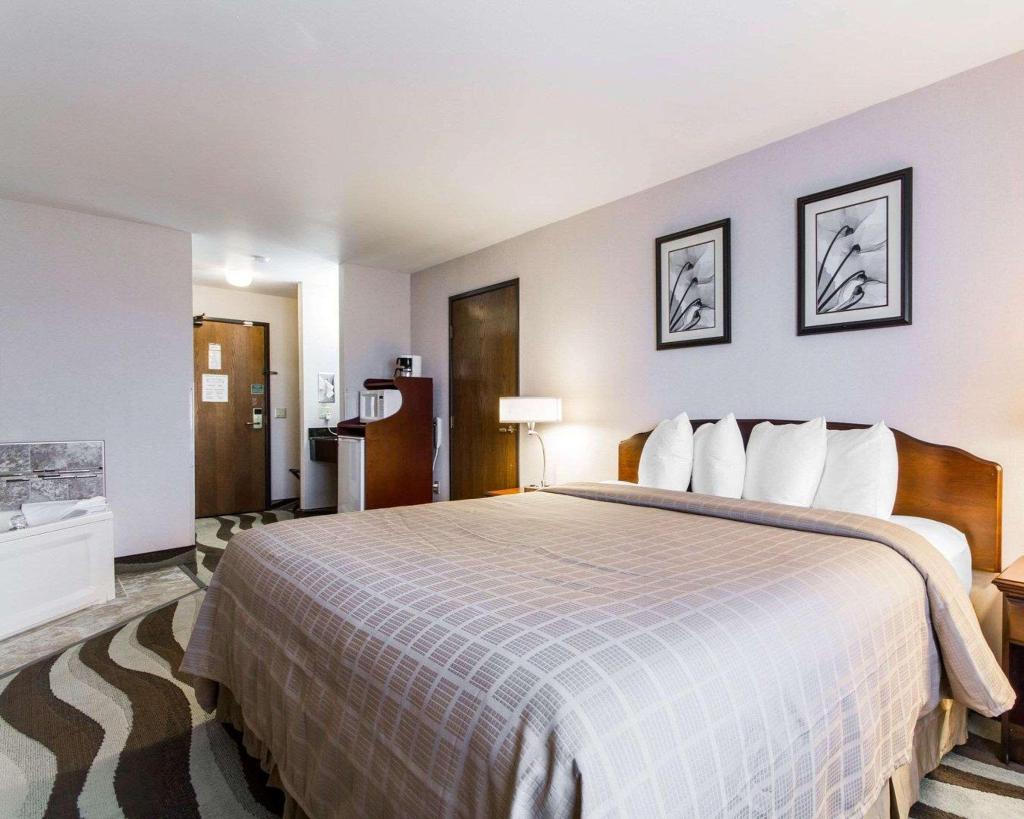 Quality Inn & Suites Stoughton- Madison South