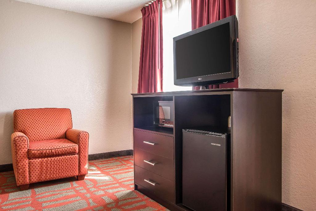 Quality Inn & Suites Milwaukee Area