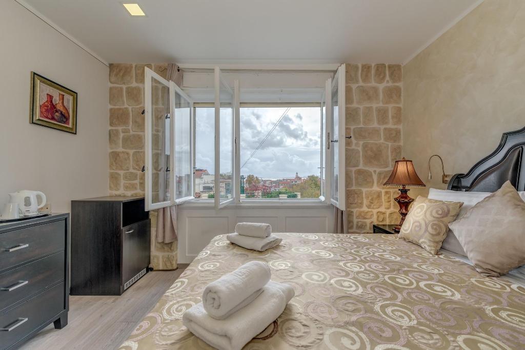 Metropole Luxury Rooms