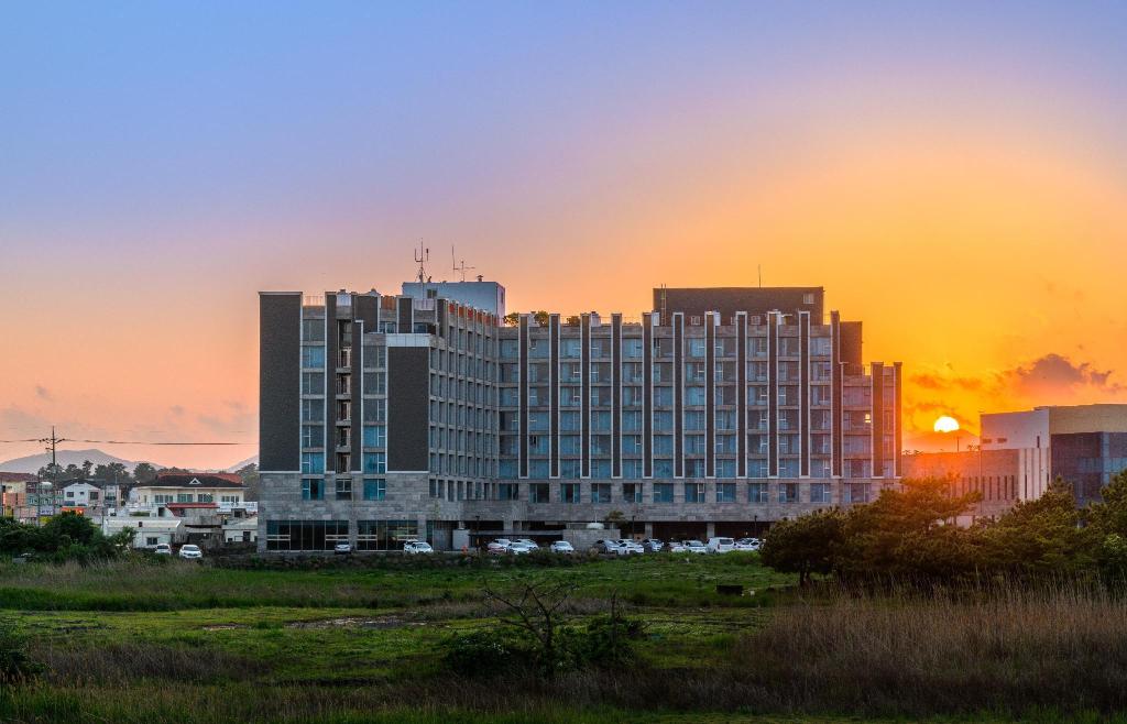 Brown Suites Jeju Hotel Resort - General view