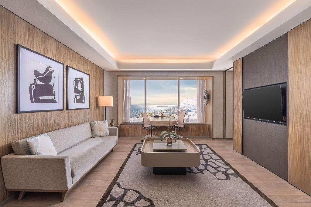 Conrad Manila