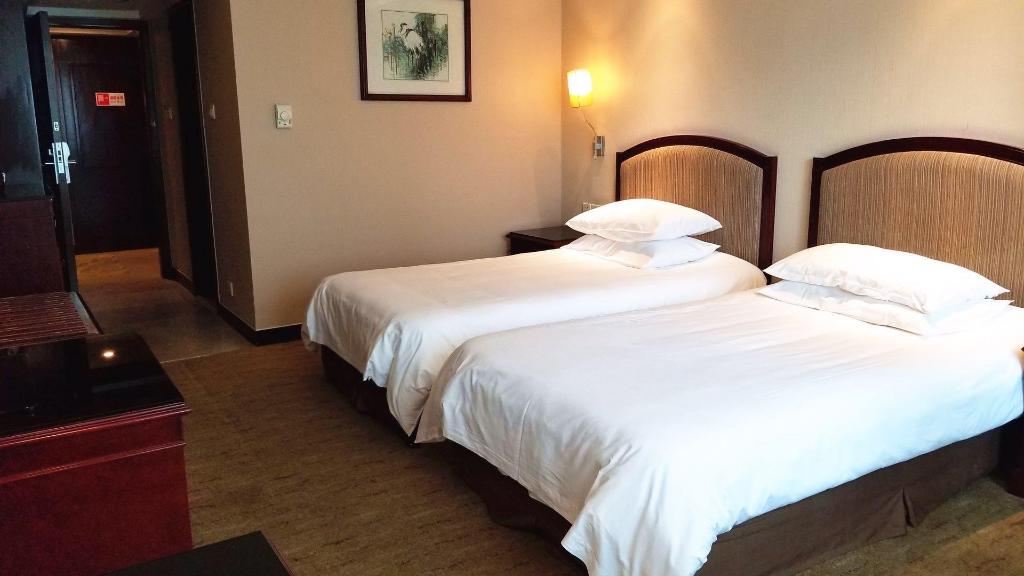 Poly White Rose Hotel